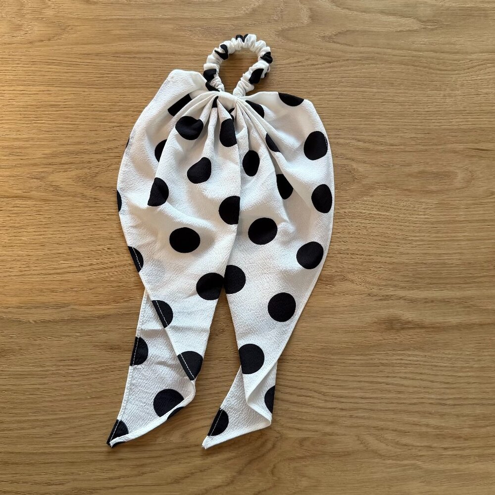 ✨ Atelier des Femmes – Scrunchie Scarf (Polka Dot) ✨